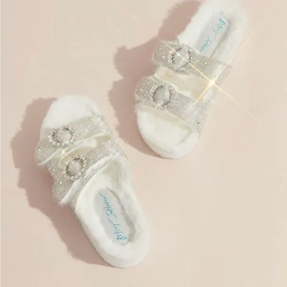 New Betsey Johnson Pearl Slide. Never worn. Size 6 - Picture 2 of 4